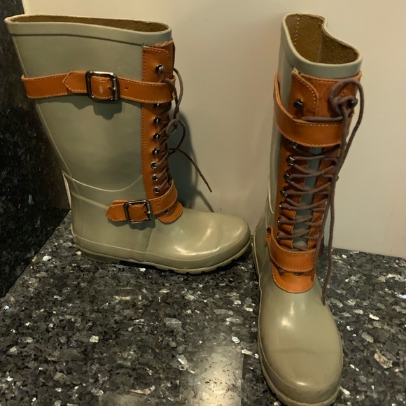 BCBG Boots - Picture 1 of 5